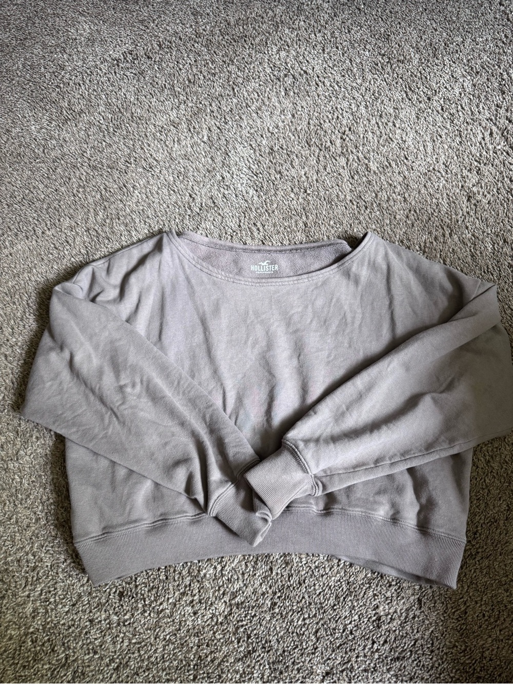 Hollister Women's Cropped Tee in Taupe Gray